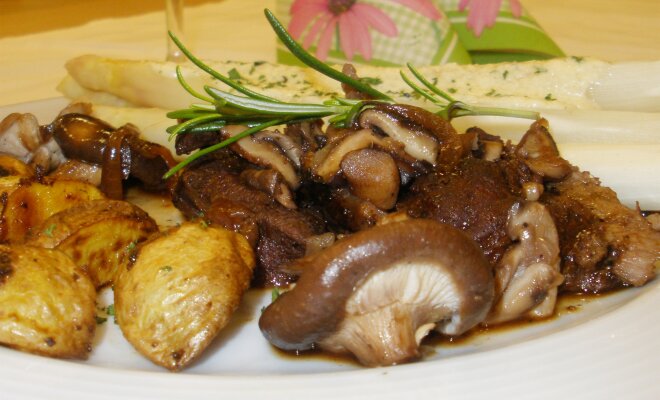 Pilze sind das vegane Fleisch des Waldes - Pilze als veganer Fleischersatz | pilzmaennchen.de