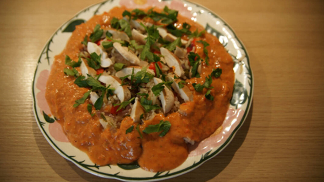 Reis-Eintopf mit Shiitake-Pilzen und Tomaten-Paprika-Sauce