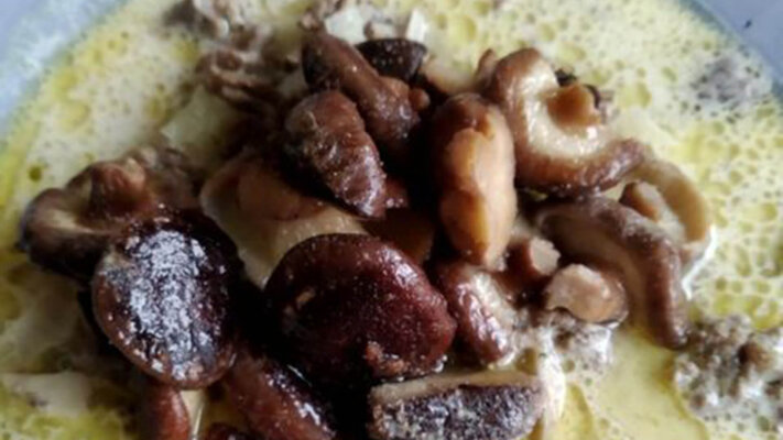Suppe mit Lauch, Hackfleisch und Shiitakepilzen - Suppe mit Lauch, Hackfleisch und Shiitakepilzen